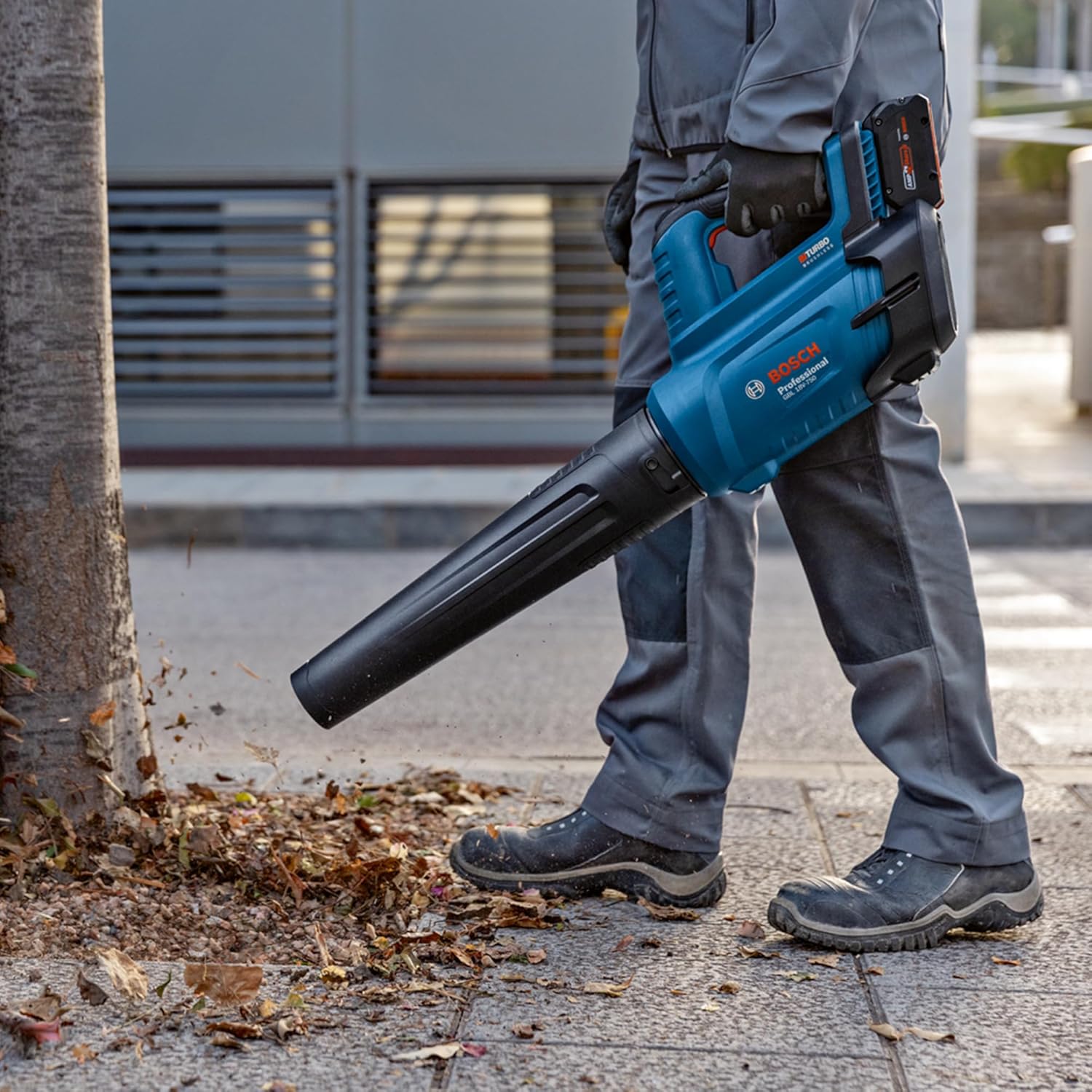 Bosch GBL 18V-750 mit Twist-and-Click-Düse