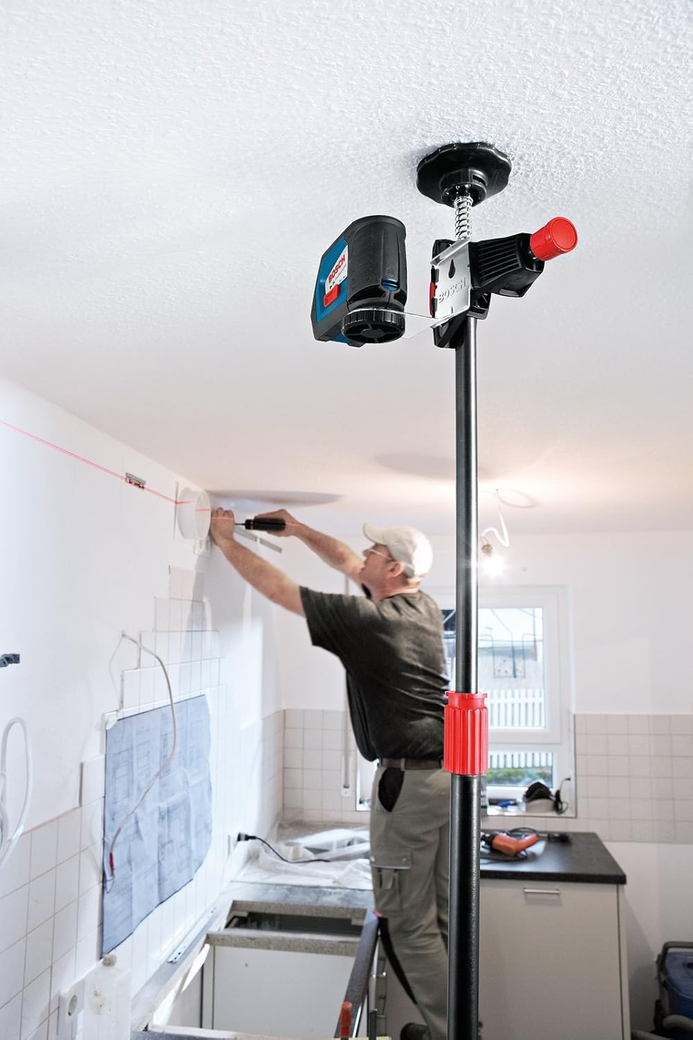 Bosch Professional Teleskopstange BT 350 in der Praxis Bosch Professional Teleskopstange BT 350 im Innenausbau-Einsatz