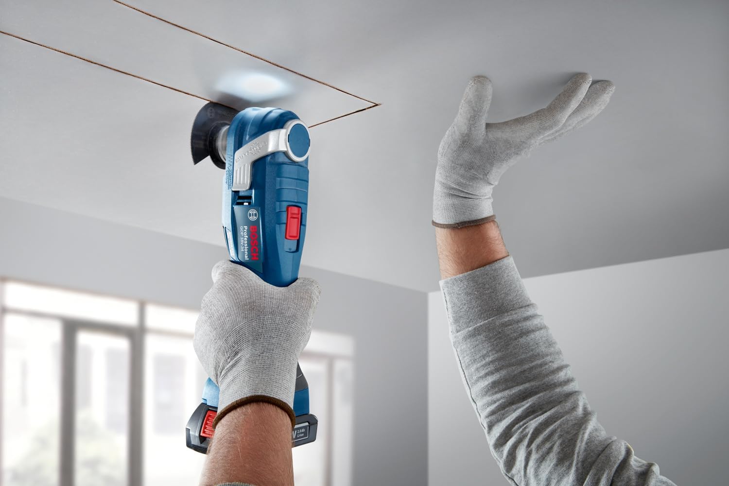 Ermüdungsfreies Arbeiten dank Vibration Control Ermüdungsfreies Arbeiten dank Vibration Control mit dem Bosch GOP 18V-34